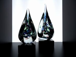 urnen druppels glas herdenkingsobjecten