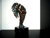 bronzen urn beeld gedenkboom man