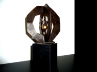 bronzen urn beeldje verbinding universum