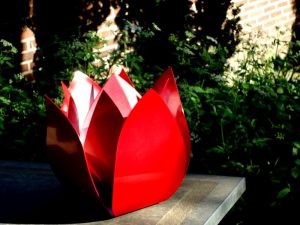urnen staal modern tulp roos
