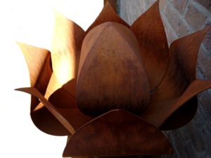 urnen groot cortenstaal tulp roos